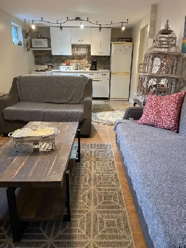 1 BDR Basement - Kingsway - 5 Mins to Subway Image# 1