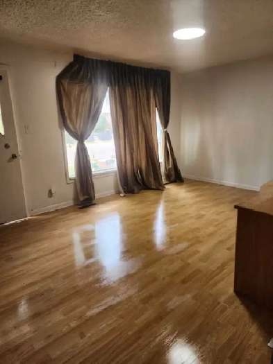 2 bedrooms main floor for rent Image# 1