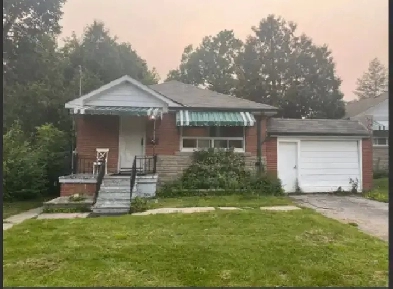 3 Bedroom Main Floor, Rent $3000, Victoria Pk Ave & Eglinton Ave Image# 1