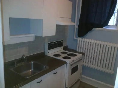 Large 31/2, m.Vendome 5 min walk, Heating & Hot water included Image# 1