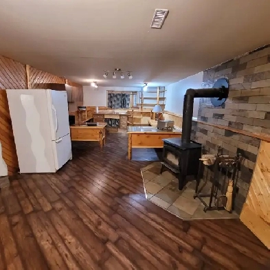 Looking for a mature, quiet, country living, employed individual Image# 1