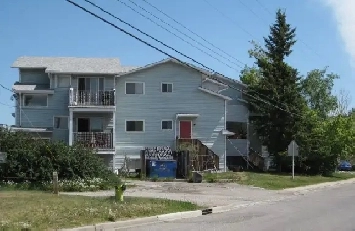 Renovated townhouse style 1BR apt near Canada Olympic Park Image# 1