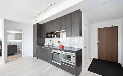 North York Modern 1 Bed   1 Den   1 Bath Condo Image# 1