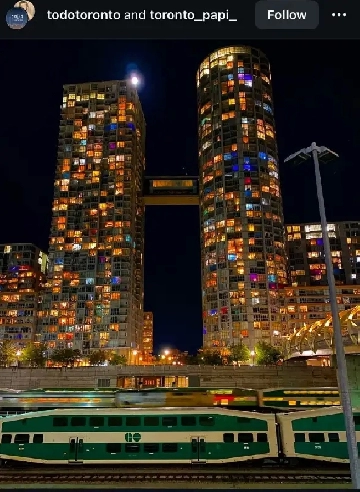 Downtown Toronto 2 Beds Condo Near CN Tower, King St & Lakeshore Image# 1