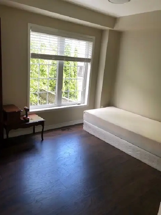 Furnished Room for Rent Available Now in City of Toronto,ON - Room Rentals & Roommates