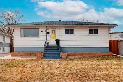 INNER CITY RENFREW BUNGALOW on a 60  FOOT LOT WITH VIEWS Image# 3