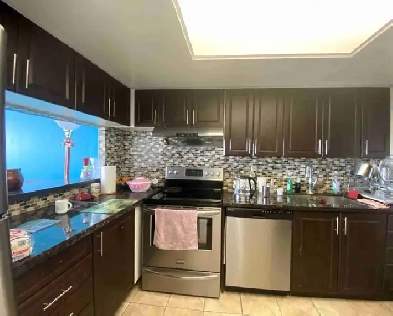 Bright 1 1 Condo with Parking & Locker Image# 1