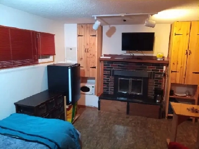 Room- Contractor/Commuter:Downtown $ 540/Month-Call 587-919-6300 Image# 1