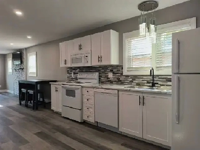 FEMALE ROOMS FOR RENT IN BRAND NEW HOUSE MAY 1ST $750 INCLUD- Image# 1