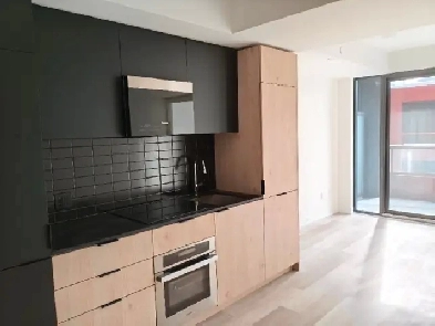 New 2 1 / 2 bath condo at 28 Eastern Ave, Move in Now Image# 1