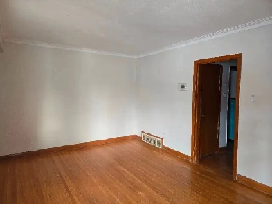 Large One Bedroom, Very Bright, Clean Apartment, MUST SEE Image# 1