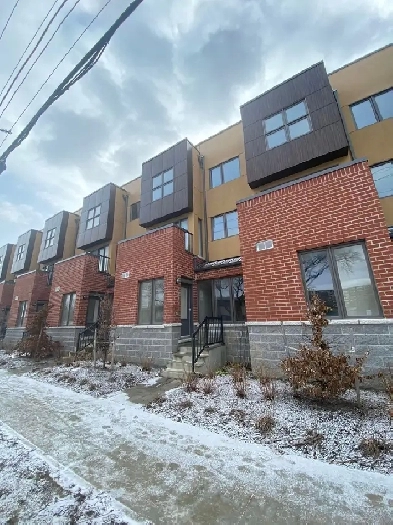 New Townhouse in North York Image# 1
