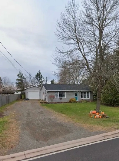 2 bedroom 1 bath with garage Image# 1