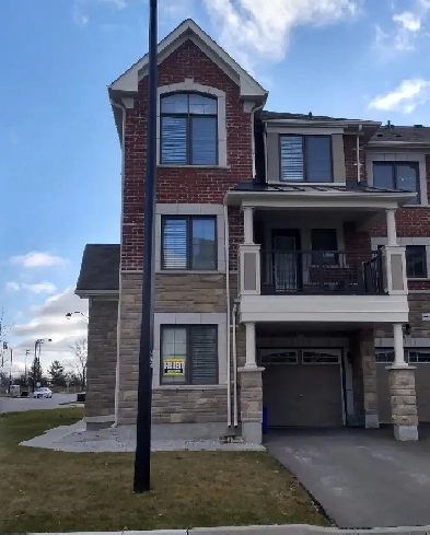 4 Bedrooms Corner Townhouse for Rent  $3500/month Image# 1