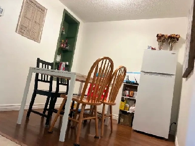 Nearby McMaster Two rooms for rent Image# 1