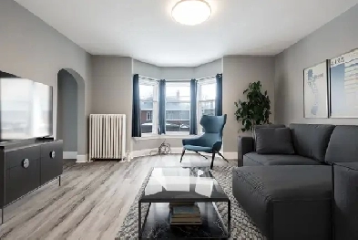 Beautiful & Updated 2 Bedroom Century Space for Rent in Hamilton Image# 1