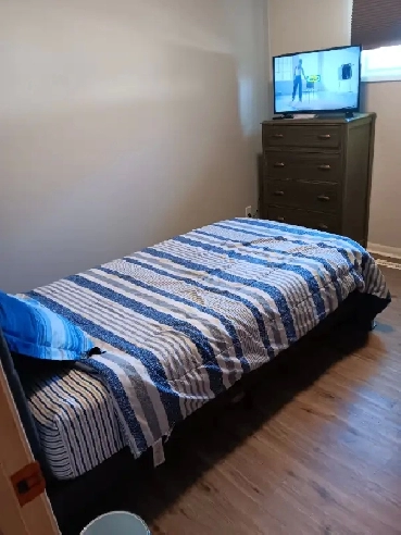 BEDROOM FOR RENT / ROOMMATE Image# 8