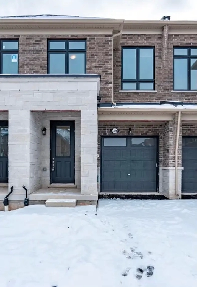 Executive Townhouse for Rent Burlington Image# 1