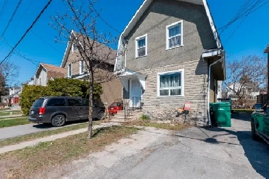 One Bedroom Hintonburg Furnished Apartment Image# 1