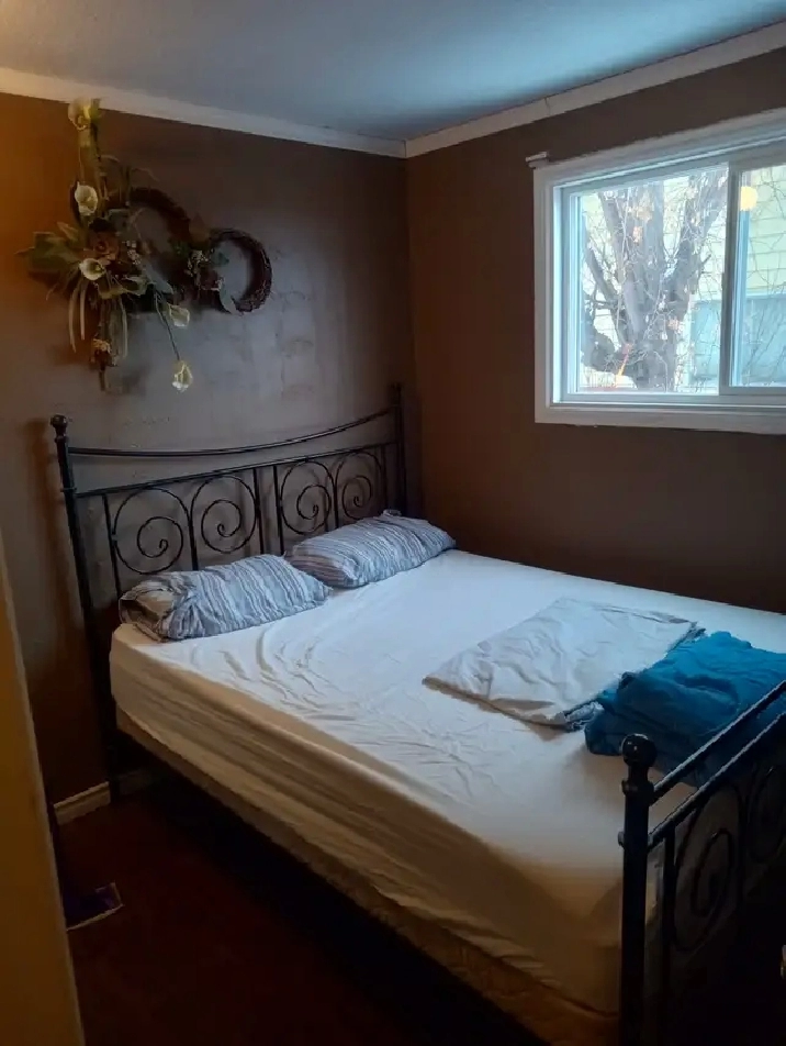 furnished room 119 st 138 ave in Edmonton,AB - Short Term Rentals