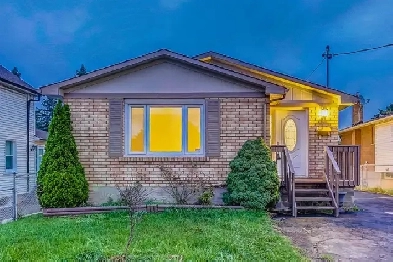 5 Bedroom w/ finished basement House in Cambridge for Rent Image# 1