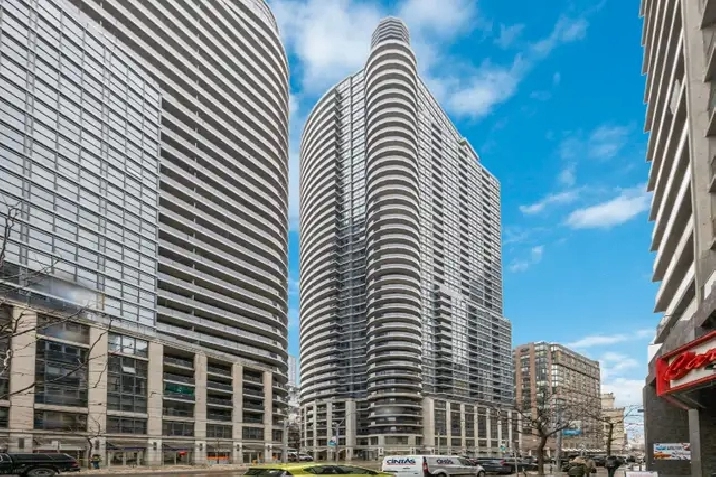 Luxury 2-Bedroom Condo with Breathtaking Views in City of Toronto,ON - Apartments & Condos for Rent