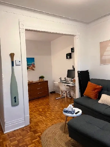 4 1/2 Plateau Mont Royal - 1er mai Image# 1