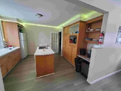 Fanshawe students House 5 rooms All Inclusive steps from college Image# 1