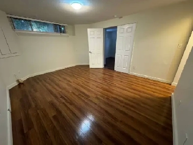 1 bedroom suite 850 SqFt plus worksop/storage room Image# 1