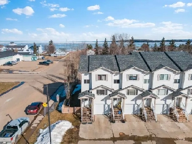 LAKE VIEW End Unit Townhouse BEST LOCATION IN THE COMPLEX! Image# 1