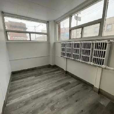 1 Bdrm   Den in Corso Italia  April 1st Image# 1