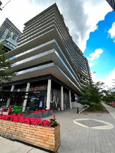 Stunning views of Lake & Toronto City in this 2 BR 2WR haven Image# 1