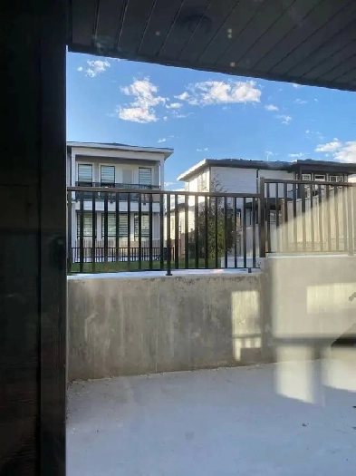 Bright spacious 2 bedroom suite in new home /Fleetwood Image# 1