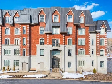 CONDO  BORD DE L'EAU Image# 1