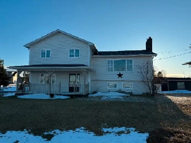 Nestled in the desirable Victoria Cove location Image# 1