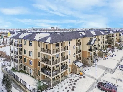 2 Bed 2 Bath Windermere Condo! Top Floor Corner Unit! Pet Friend Image# 6