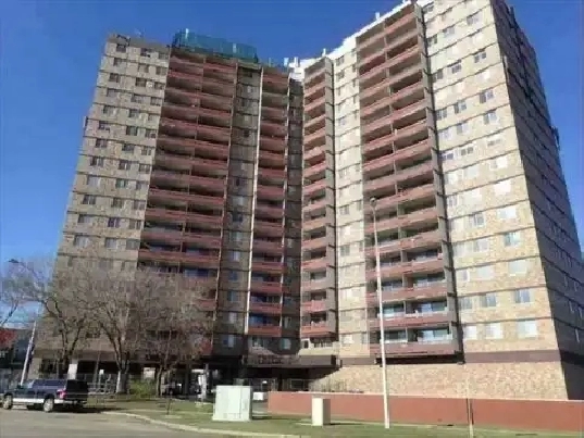 Beautiful 1 BR condo in crescent place Glenora in Edmonton,AB - Apartments & Condos for Rent