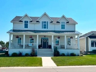 MLS#A2201861 - 308 Church Ave Raymond, AB Image# 1