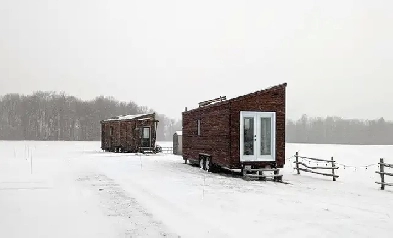 Tiny Home Airbnb - 24ft x 8ft Premium Tiny House Available