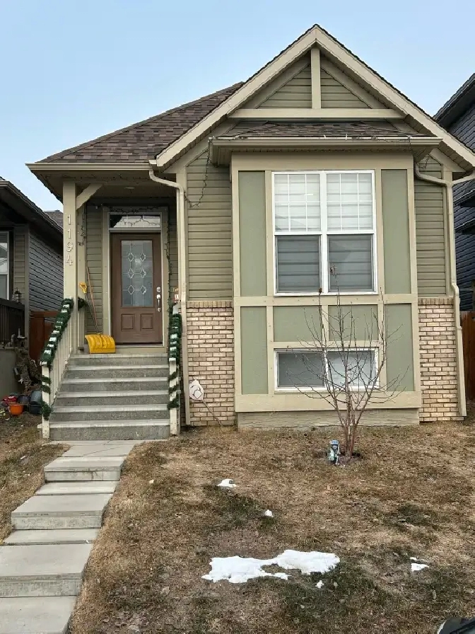 Nice and Beautiful House in New Brighton SE for Rent in Calgary,AB - Apartments & Condos for Rent