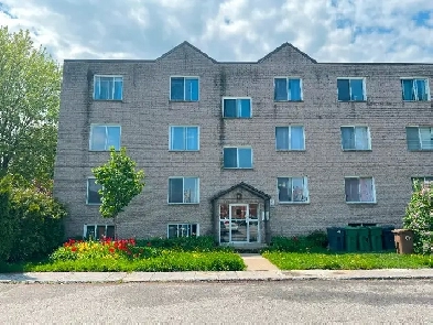 Spacious Condo with 2 bedroom and driveway for sale Image# 1