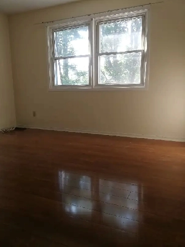 Supersized bedroom, near Algonquin,$775 Utilities included Image# 1