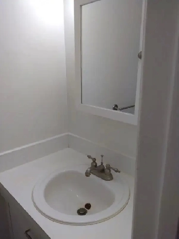 Immed/April-Merivale/Hunt Club-Furnished, Large 12X12 with 2pc Image# 1