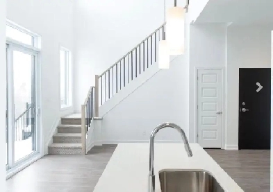 À LOUER – Bel appartement   terrasse sur le toit Image# 1