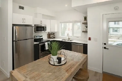 2 Bedroom Walk Up Apartment in West Broadway for Rent! Image# 5