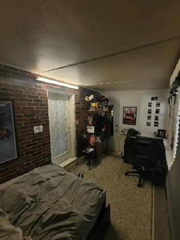 1 Main Floor Bedroom - $830/Month - 2 Min Walk to McMaster Image# 1