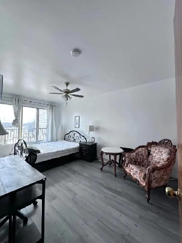 Near metro monk private room for rent. -all included Image# 1