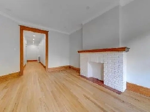 Renovated 5 1/2 in historic Westmount building heating included! Image# 1