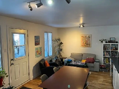 7 1/2(très grand), 1er juillet, Villeray, métro Fabre, RÉNOVÉ Image# 1