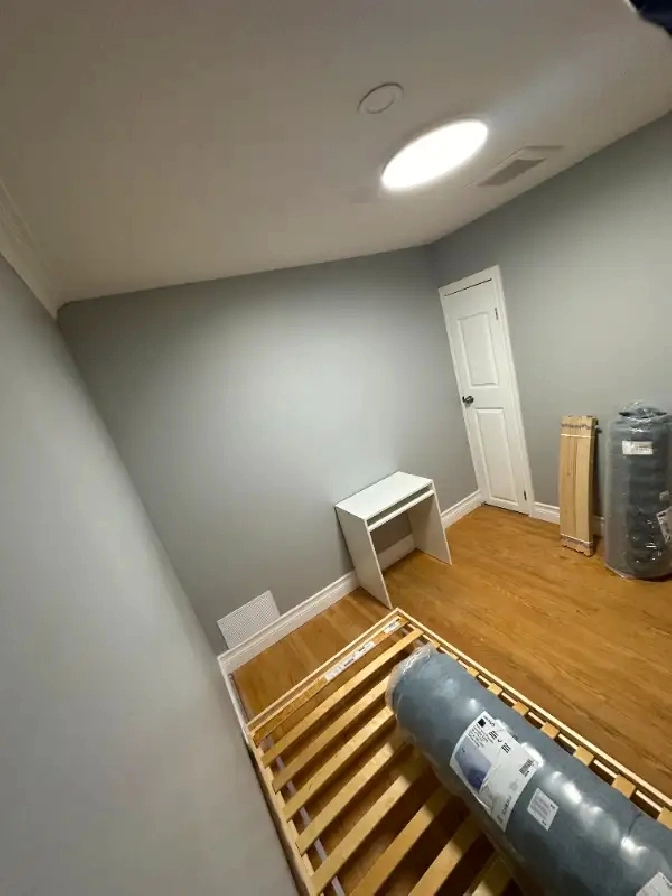 3 Furnished Mainfloor Pvt Room MALE – Lawrence/Markham – Apr 1 in City of Toronto,ON - Room Rentals & Roommates